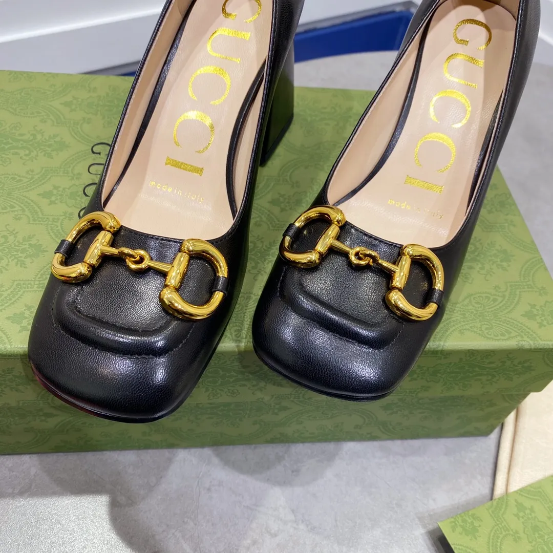 👟👟Ex-factory price 480👟👟 Women's shoes Women's clothing Gucci 〰️2023 early spring horsebit series ✔️ Square toe thick heel single shoes/back empty sandals ✔️ This series combines the classic horsebit design, fashionable and versatile ✔️Upper: imported lambskin upper/sheepskin lining ✔️Original 1:1 molded hardware ✔️Cowhide sole imported from Italy ✔️Heel height: 2.5cm/7.5cm ✔️Size: 34-40